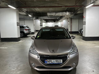 Peugeot 208 foto 10