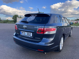 Toyota Avensis foto 4