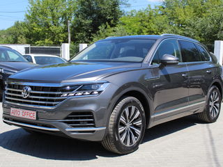 Volkswagen Touareg foto 1