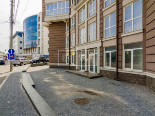 Chirie, spațiu comercial, Centru, str. Grigore Ureche, 300 m.p, 4000€