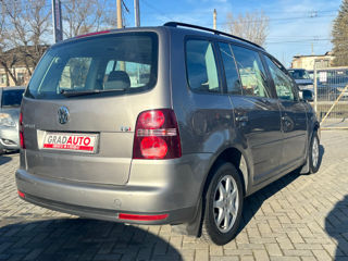 Volkswagen Touran foto 8