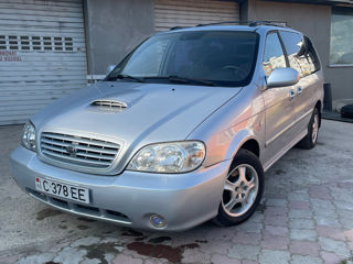 KIA Carnival foto 1