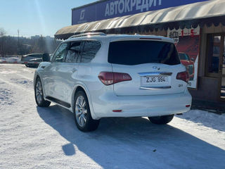 Infiniti QX56 foto 10