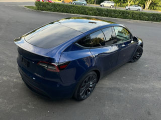 Tesla Model Y foto 13