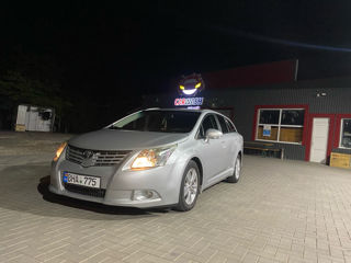 Toyota Avensis foto 1