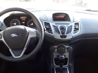 Ford Fiesta foto 8