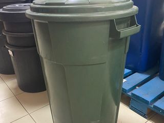 Оцинкованные и пластиковые контейнеры / мусорные баки / урны . foto 8