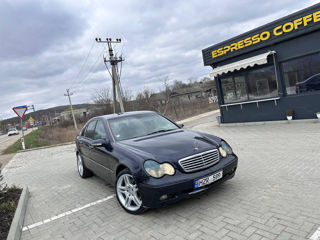 Mercedes C-Class foto 3