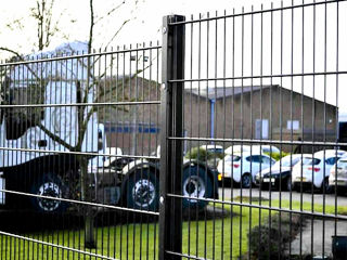 Bandă de plastic pentru gard. foto 17