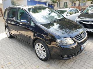 Volkswagen Touran foto 1