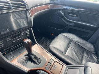 BMW 5 Series foto 3