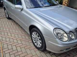 Mercedes E-Class foto 2