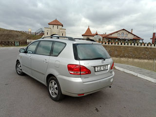 Toyota Avensis Verso foto 5