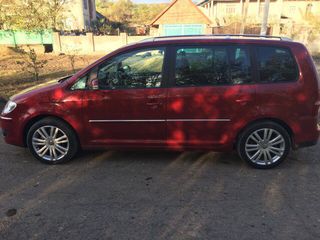 Volkswagen Touran foto 2