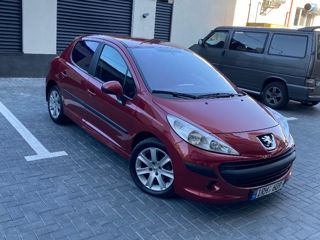 Peugeot 207 foto 1