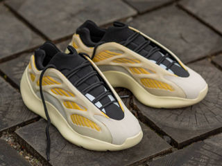 Adidas Yeezy Boost 700 V3 Safflower Unisex foto 2