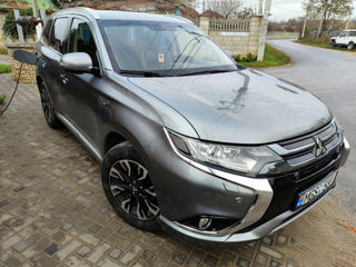 Mitsubishi Outlander foto 2