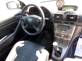 Toyota Avensis foto 5