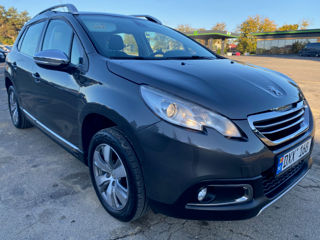 Peugeot 2008 foto 2