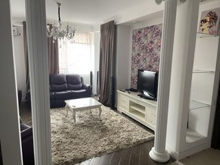 Apartament cu 2 camere, 70 m², Buiucani, Chișinău foto 3