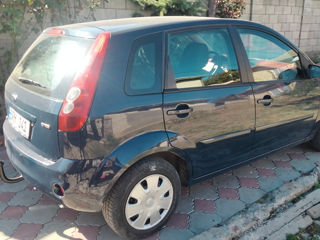 Ford Fiesta foto 3