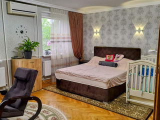 Apartament cu 4 camere, 100 m², Poșta Veche, Chișinău foto 2