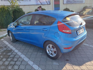 Ford Fiesta foto 2