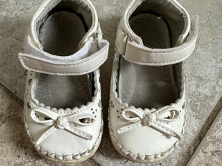 Papucei pentru primii pasi si sandale primigi