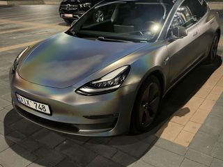 Tesla Model 3 foto 1