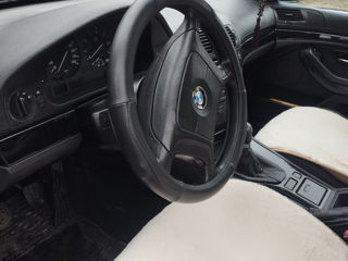 BMW 5 Series foto 2