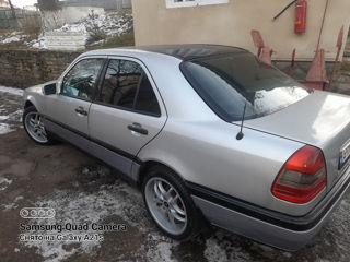 Mercedes C-Class foto 2