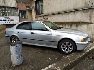 BMW 5 Series foto 1