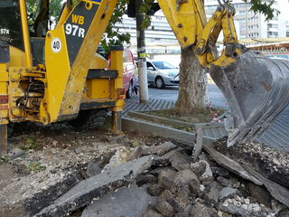 Demolarea cladirilor , betonului , miniexcavatoare . concasarea betonului . evacuarea gunoiului foto 4