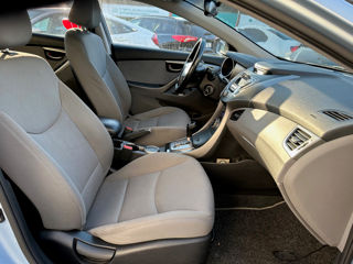 Hyundai Elantra foto 8