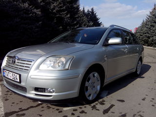 Toyota Avensis Verso foto 1