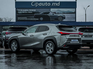 Lexus UX foto 2