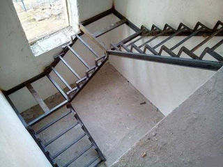 Лестницы с перилами.приемлемые цены.scari cu balustrade din metal.скидки сезонные.