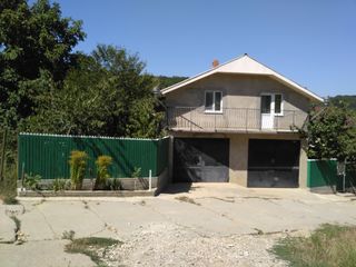 Hincesti. Casa, garaj pentru 2 auto cu 2 nivele(locativ), 6,4-ari. foto 1