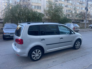 Volkswagen Touran foto 5