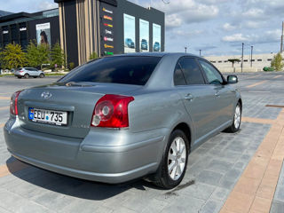 Toyota Avensis foto 2