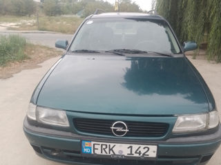 Opel Astra foto 1