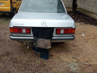 Mercedes Series (W123) foto 2