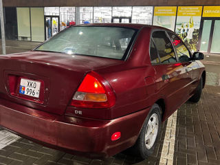 Mitsubishi Mirage foto 8