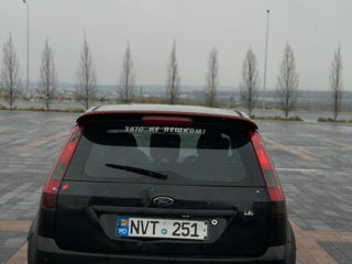 Ford Fiesta foto 5