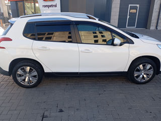 Peugeot 2008 foto 4