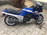 Kawasaki GPZ 900 R foto 4