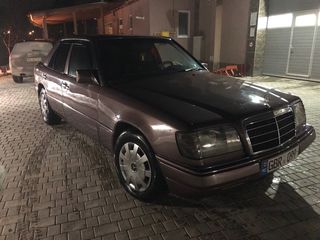 Mercedes Series (W124) foto 3