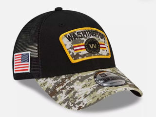 Washington Commanders New Era Salute To Service Trucker 9FORTY Snapback foto 2