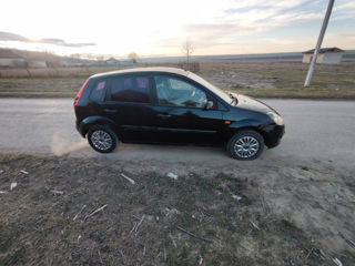 Ford Fiesta foto 4