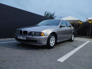 BMW 5 Series foto 1